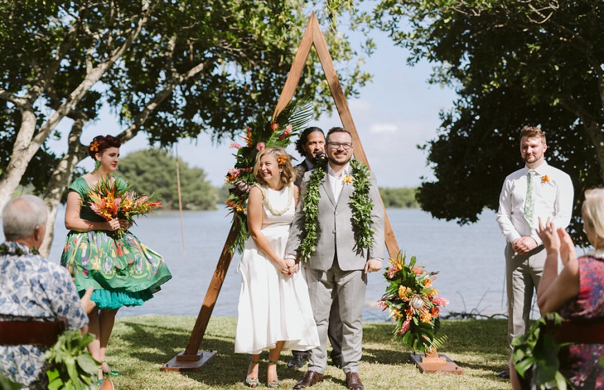6 Ways to Celebrate a Hawaiian Wedding